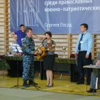 В первый день в перерывах между схватками выступали певица Инна Разумихина...